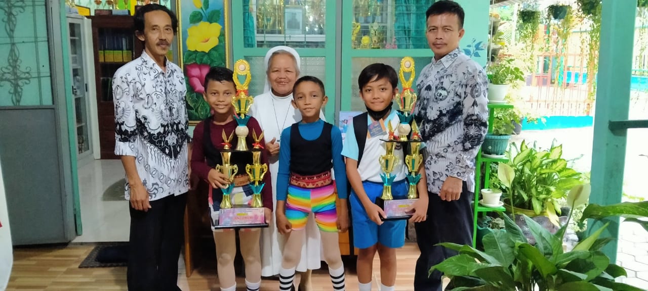 SD Fransiskus Pringsewu Kembali Mengukir Prestasi Dalam Ajang Festival Lomba Seni Siswa Nasional (FLS2N) Jenjang SD Tingkat Kabupaten Pringsewu 2022.