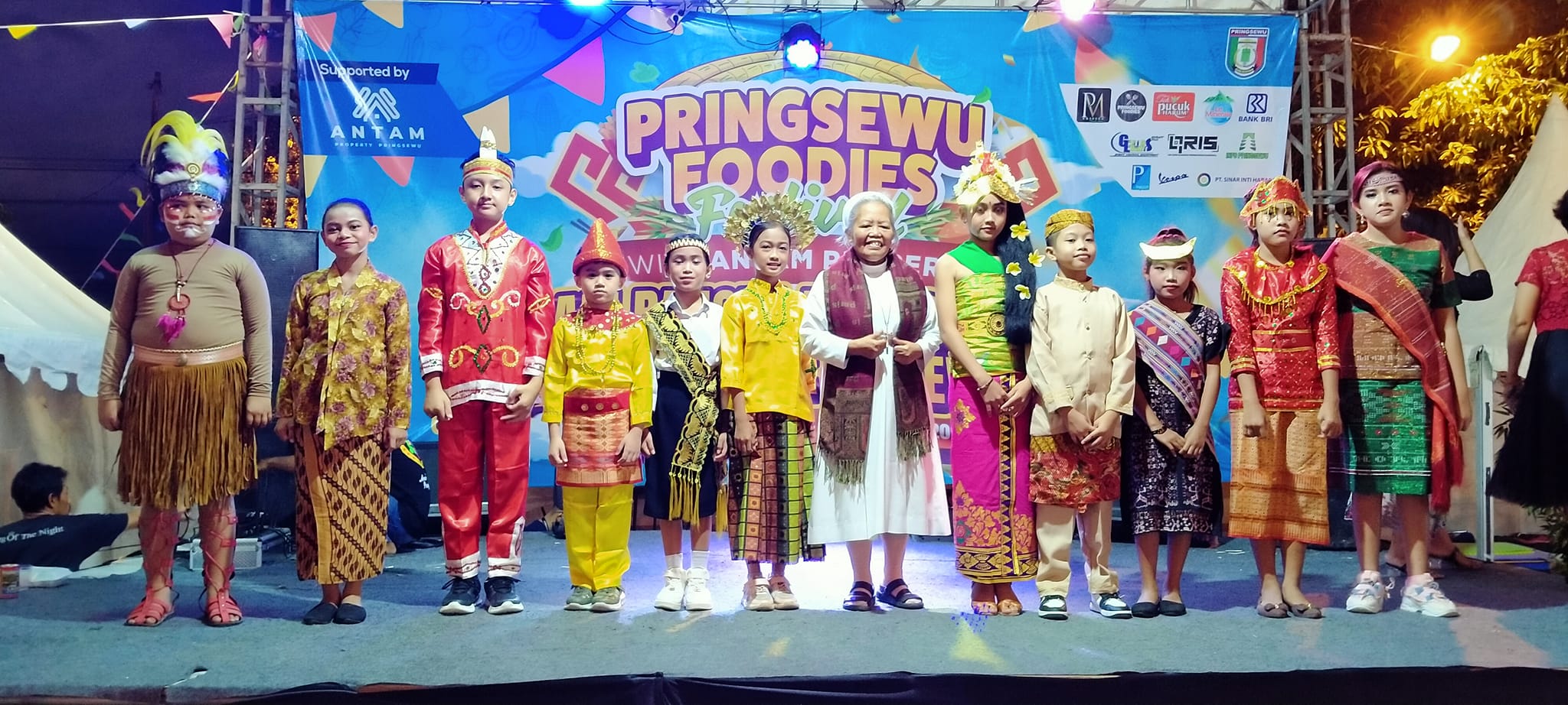Penampilan Anak-Anak Berbakat SD Fransiskus Pringsewu di Pendopo Pringsewu Foodies Festival With Antam Property