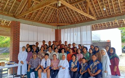 BEBERAPA GURU SD FRANSEWU MEMASUKI MASA PURNA BAKTI