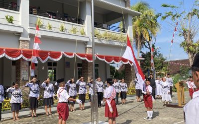 Upacara Bendera HUT Ke-80 RI SD Fransiskus Pringsewu